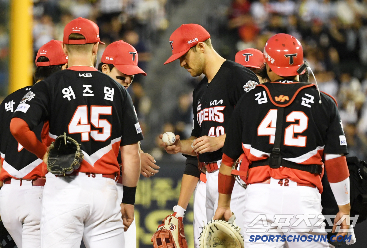 '빨갛게 부어오른 손등' 강습 타구에 맞고도 더 던지겠다던 네일...이런…