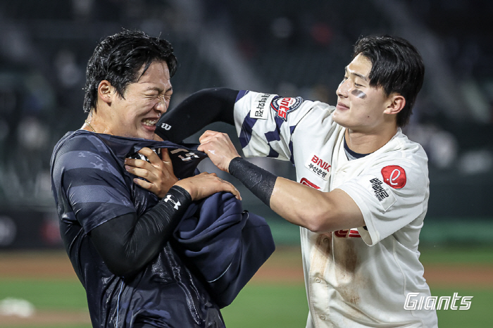 "내 팔이 아닌 느낌" 1년전 좌절 잊고픈 155㎞ 괴물 → 5선발 우뚝…