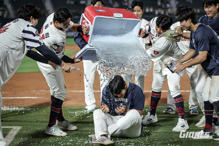 "내 팔이 아닌 느낌" 1년전 좌절 잊고픈 155㎞ 괴물 → 5선발 우뚝…