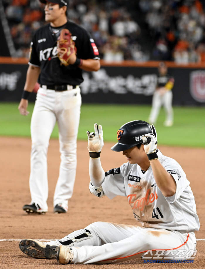 '만년9위→1위 도약' 느림보 군단, 대체 1년만에 무슨 일이… 달의 매…