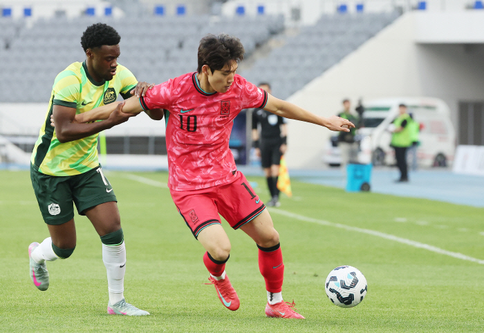 [호주전 전반분석] '스토크의 왕' 배준호 단연 압도적...득점 빼고 완…