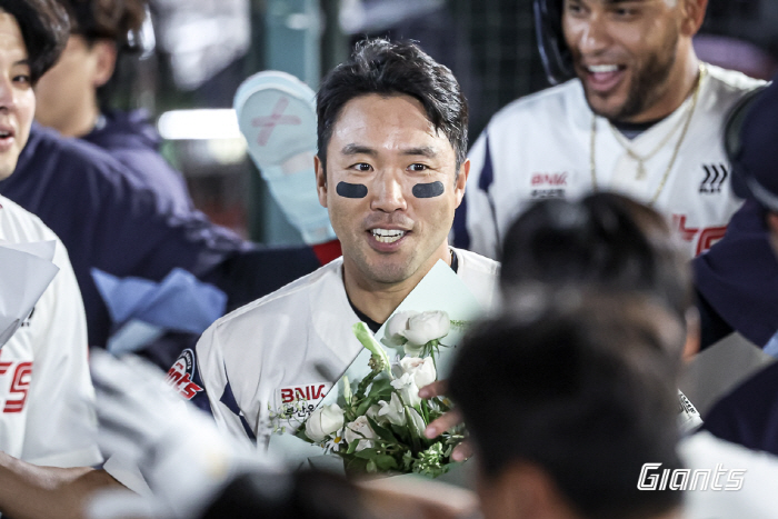 0-9에도 포기없다! 레이예스 3안타 → '롯데 종신' 레전드 홈런포 쾅…