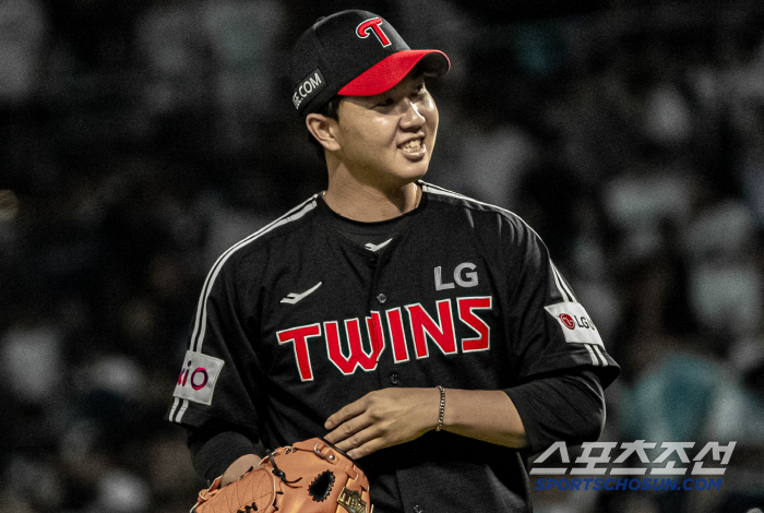 돌아온 26S 마무리 8회말 1사만루 등판 9회까지 퍼펙트 세이브 LG, 3-1 승리. 백업 라인업으로도 1위 지켰다