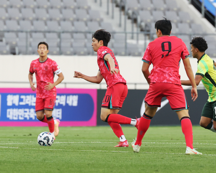 유럽 1년 만에 EPL 이적설...'韓 최고 유망주' 배준호, 이적설 심…