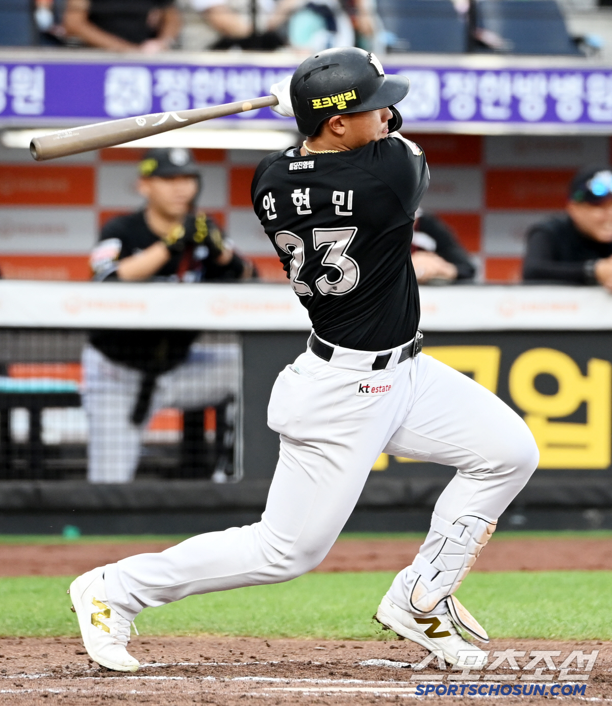 '선배님 안녕하십니까, 홈런 쾅!‘ 겸손한 인사에 그렇지 못한 타격, 류…