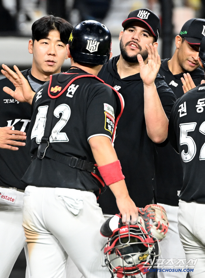 '1선발인데' 이런 외국인 왜 풀었지…20억 에이스 부진한데, 이리도 고…