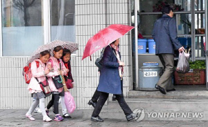 [북한날씨] 가끔 구름 많고 곳곳 비