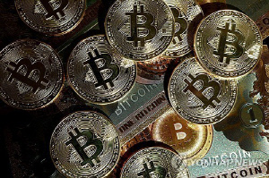 트럼프·머스크 갈등 심화에 비트코인 10만달러선 '위태'