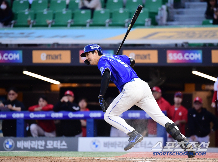 '무릎 부상 잊었다' 전력 질주에 판독 100% 번복…캡틴이 일깨운 기본…