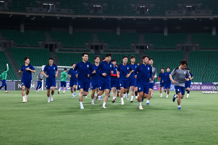 요르단은 오만 3:0 완파…홍명보호, 이라크전 비기면 북중미행 확정!