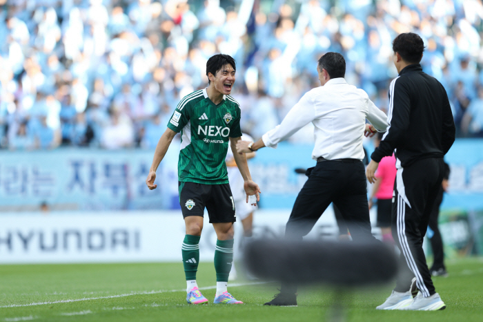 이것이 K리그의 힘! '전북 듀오' 김진규+전진우, 1골-1도움 합작…홍…