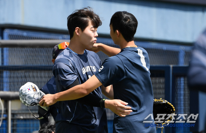 [포토] 고승민 '민석아!'