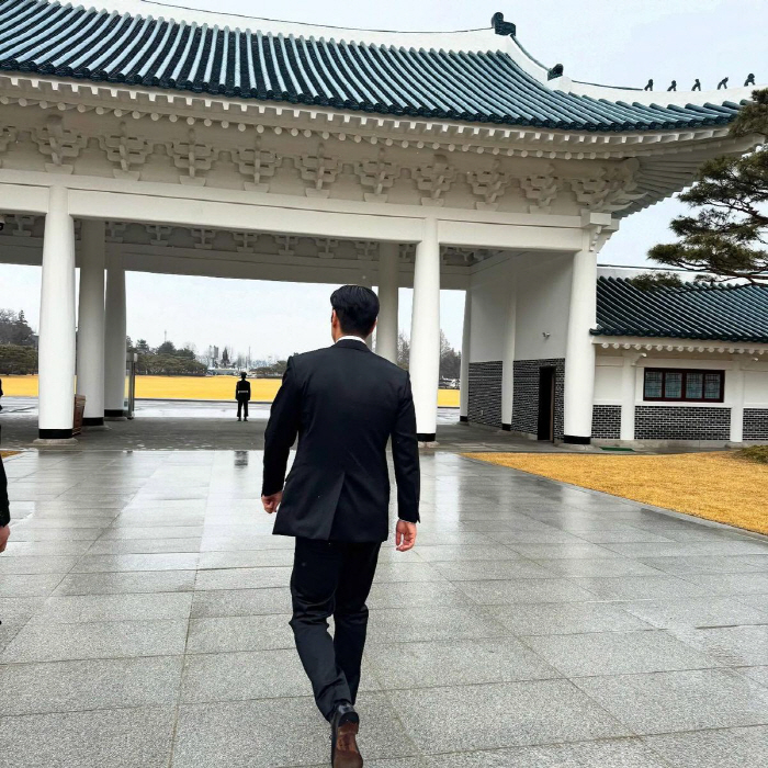 [SCin스타] 현충일 맞아 현충원 찾은 최시원 소신발은 "자유와 평화는…