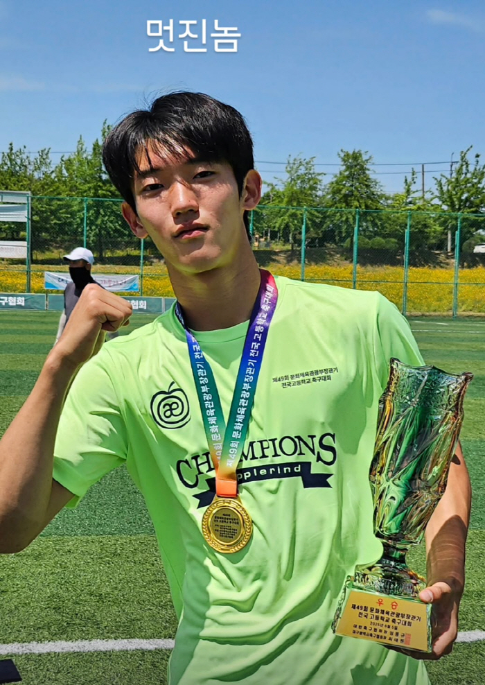 박연수, 자식농사 대박났다..子 지욱, 축구대회 우승 
