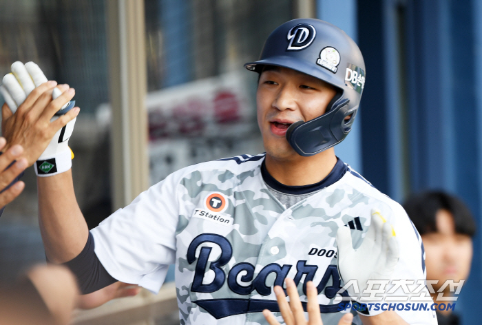 대한-동준 첫 홈런&양의지 역대 12호 기록 쏟아졌다…'조성환호' 두산,…