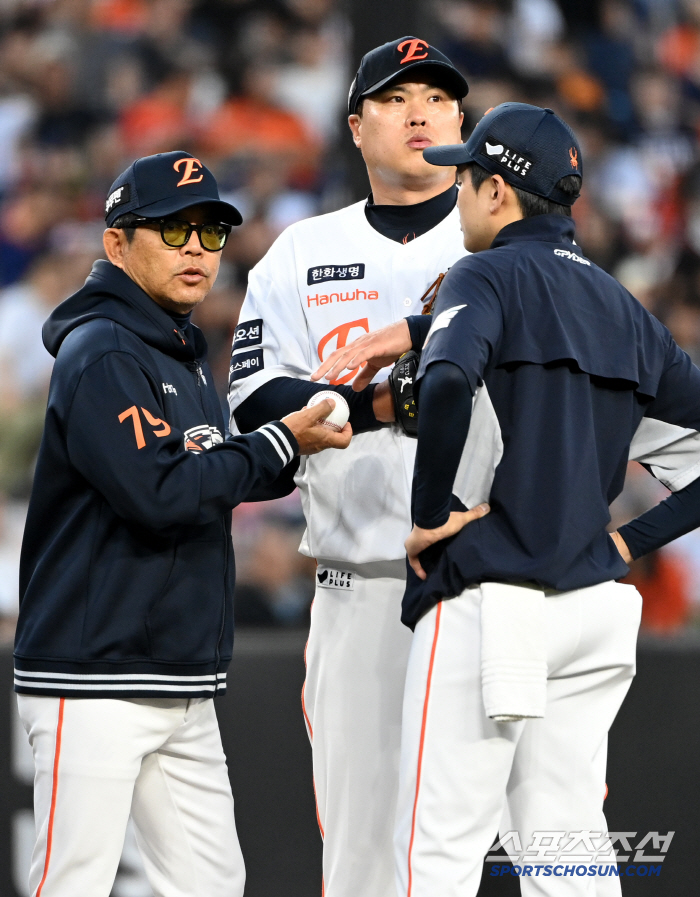 '1위 싸움 치열한데' 류현진 최소 2번 빠진다, 문동주는 언제 오나…"…