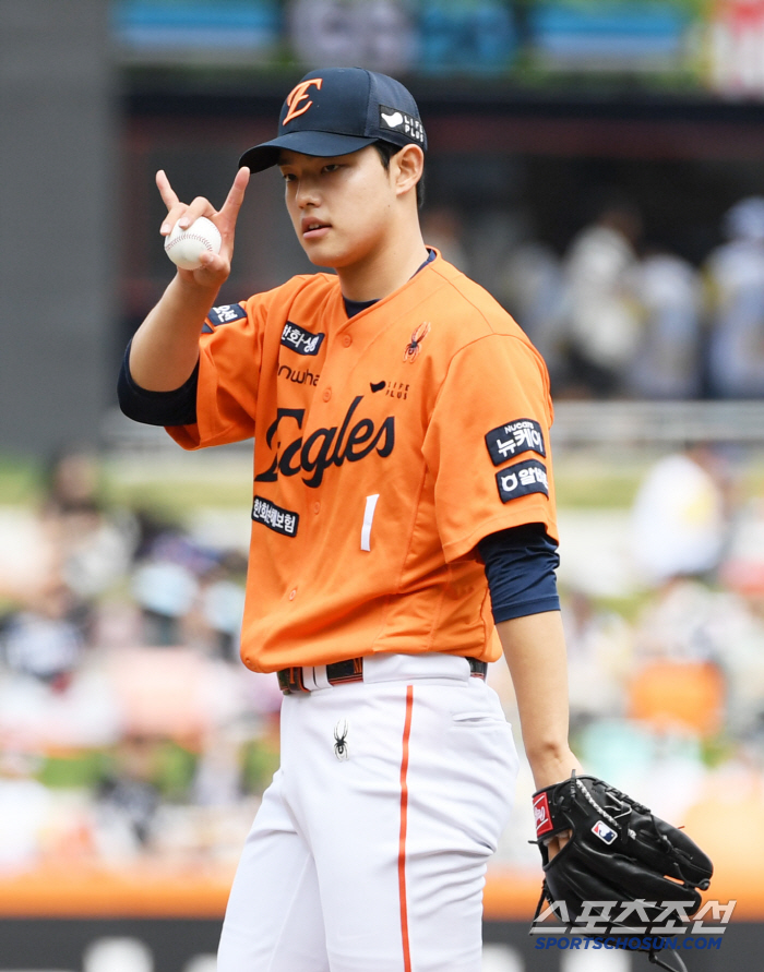 '1위 싸움 치열한데' 류현진 최소 2번 빠진다, 문동주는 언제 오나…"…