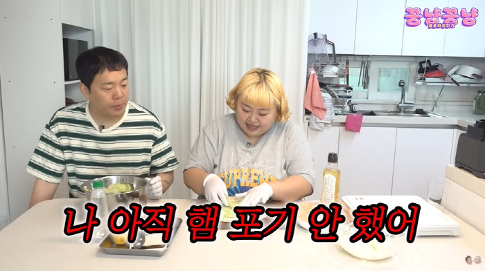 '김민기♥' 홍윤화 맞아? 20kg 감량 후 반쪽된 얼굴..."성공 잇템…