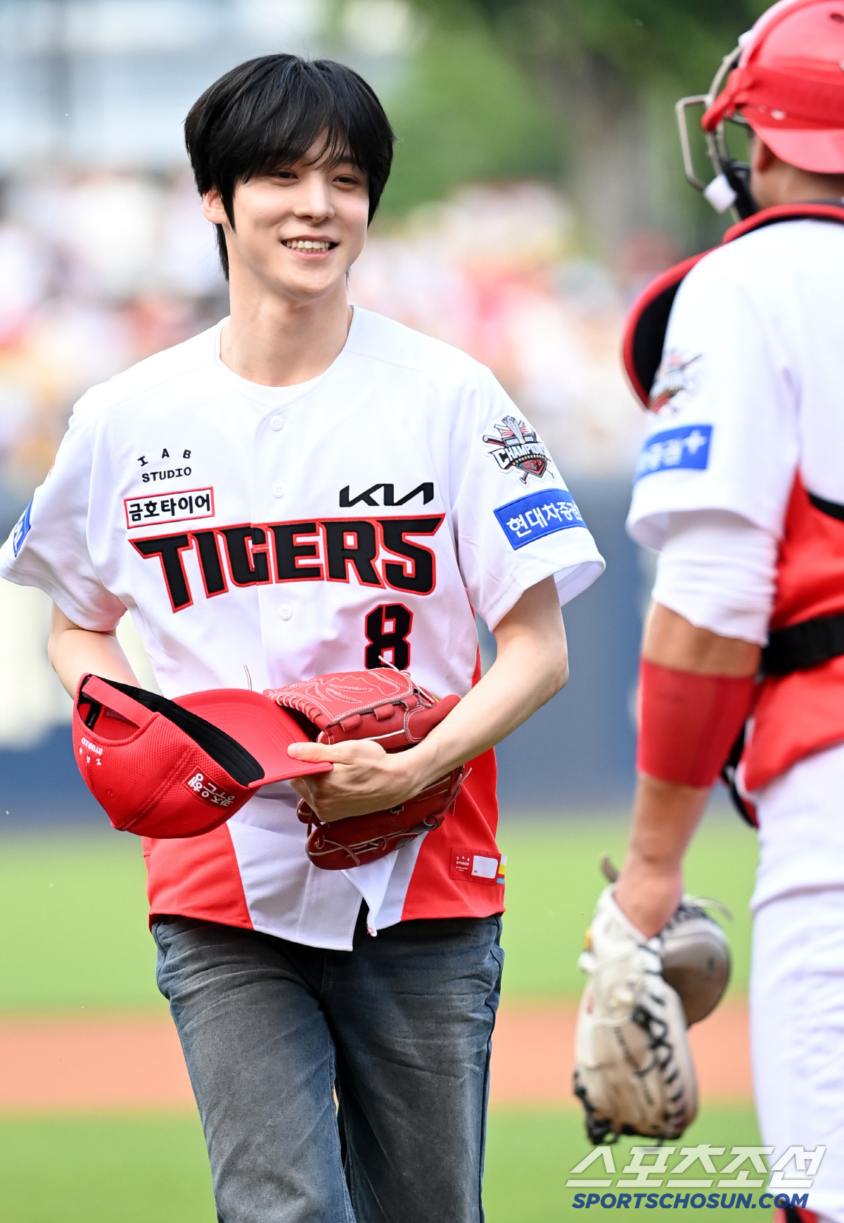 [포토] 에이티즈 윤호, 꽃미소 지으며