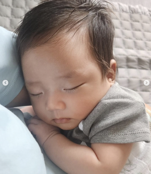 손담비, 독박육아에 울어도 딸은 너무 예뻐…벌써 폭 패인 '보조개 미소'