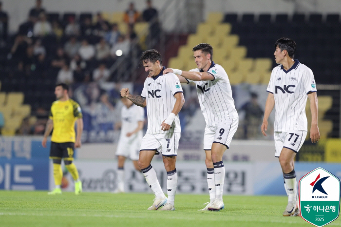 '발디비아 선제골-에울레르 동점골' 3위 전남-4위 이랜드, 혈투 끝 1-1 무승부[