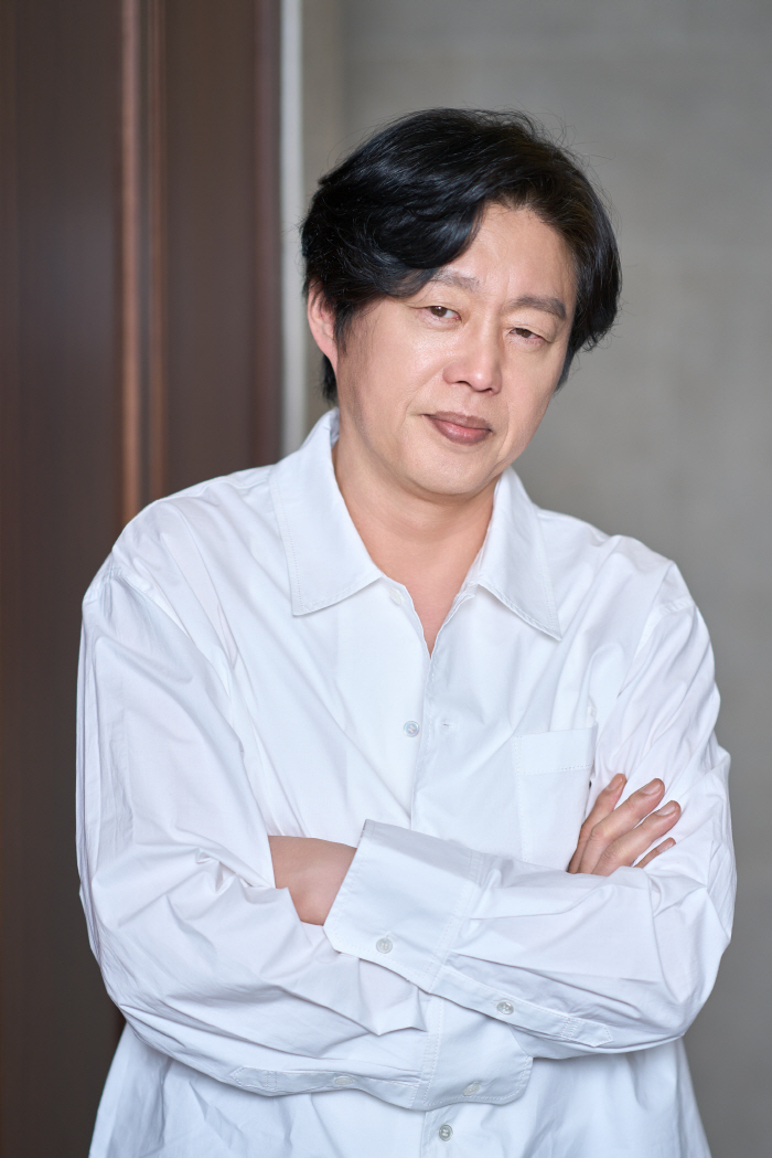 [SC인터뷰] 無능력자 서러움, 3년 만에 날렸다! '무빙' 담임 김희원, '하이파이브'로 "초능력 이식 완"(종합)