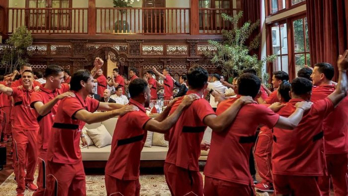 겨우 중국 이긴 거 맞아요? '국가 행사급' 축제 분위기..."대통령 관…