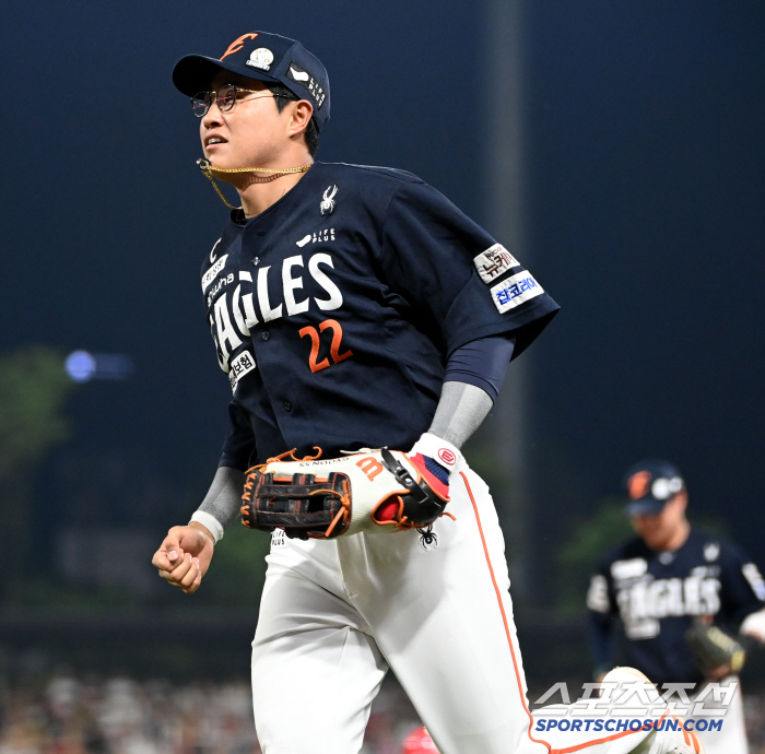 '통한의 직선타 병살' 똑같은 폭투가 바꿔버린 KIA-한화의 운명, 이게…