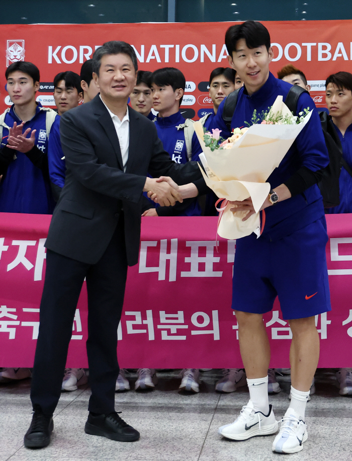 11회 연속 월드컵 본선 진출 'WE 대한' 카드 섹션, 쿠웨이트 최종전…