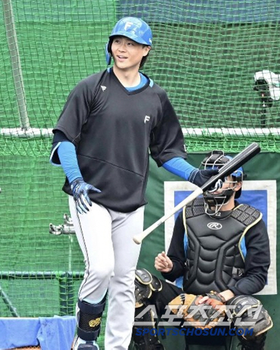 선발 투수가 만루에서 7회 2타점 쐐기타 칠 줄이야…6번 타자로 내보낸 감독 "2개는 쳤어야 하는데 아쉬워" ㅎㅎ[민창기의 일본야구]