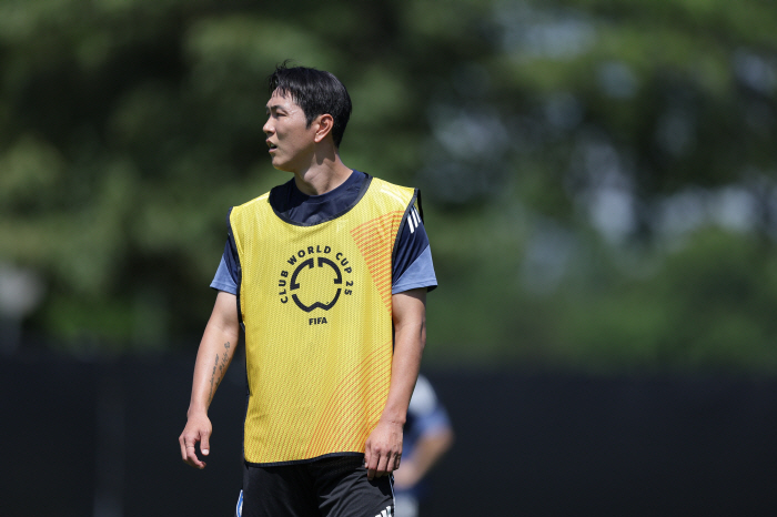 "클럽월드컵 부럽지" 울산, 베이스캠프 美 샬럿 입성…'양탄자 잔디'서 …