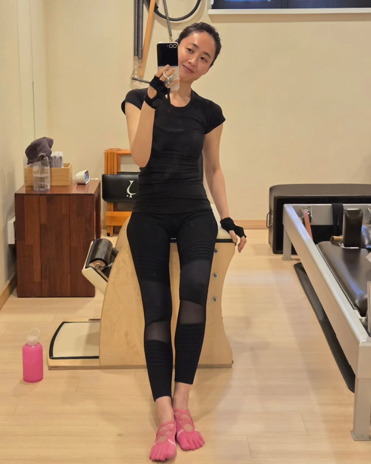 "42세에 이 몸매 가능?"…김민정, 굴곡 몸매 시선강탈→'핫템' 발가락…