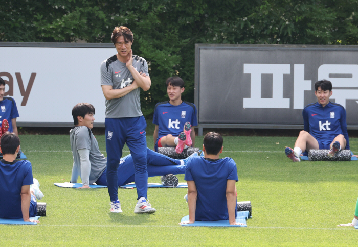 온갖 '외풍'에도 꿋꿋이 견딘 홍명보 감독, '세계 6번째' 11회 연속…