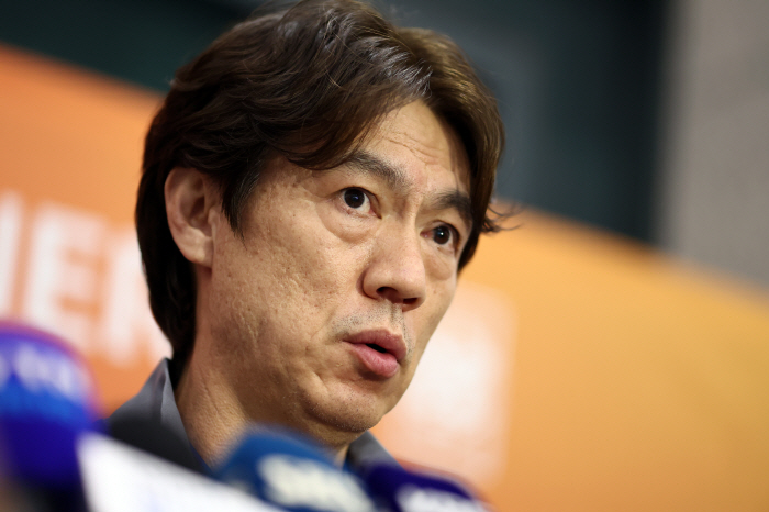 온갖 '외풍'에도 꿋꿋이 견딘 홍명보 감독, '세계 6번째' 11회 연속…