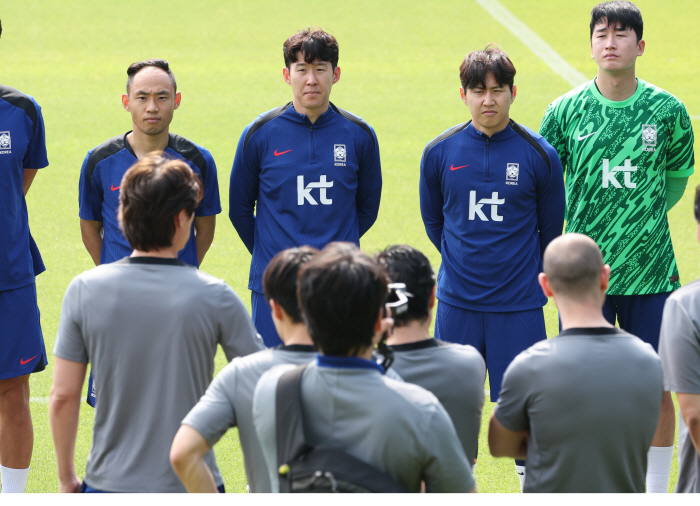 온갖 '외풍'에도 꿋꿋이 견딘 홍명보 감독, '세계 6번째' 11회 연속…