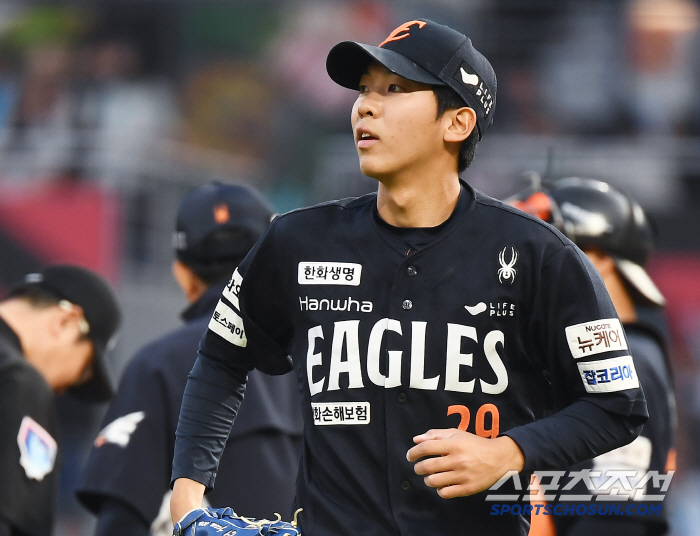 "붙잡고 계속 먹여요" 류현진의 후계자 육성은 계속된다…"이를 갈았네" …