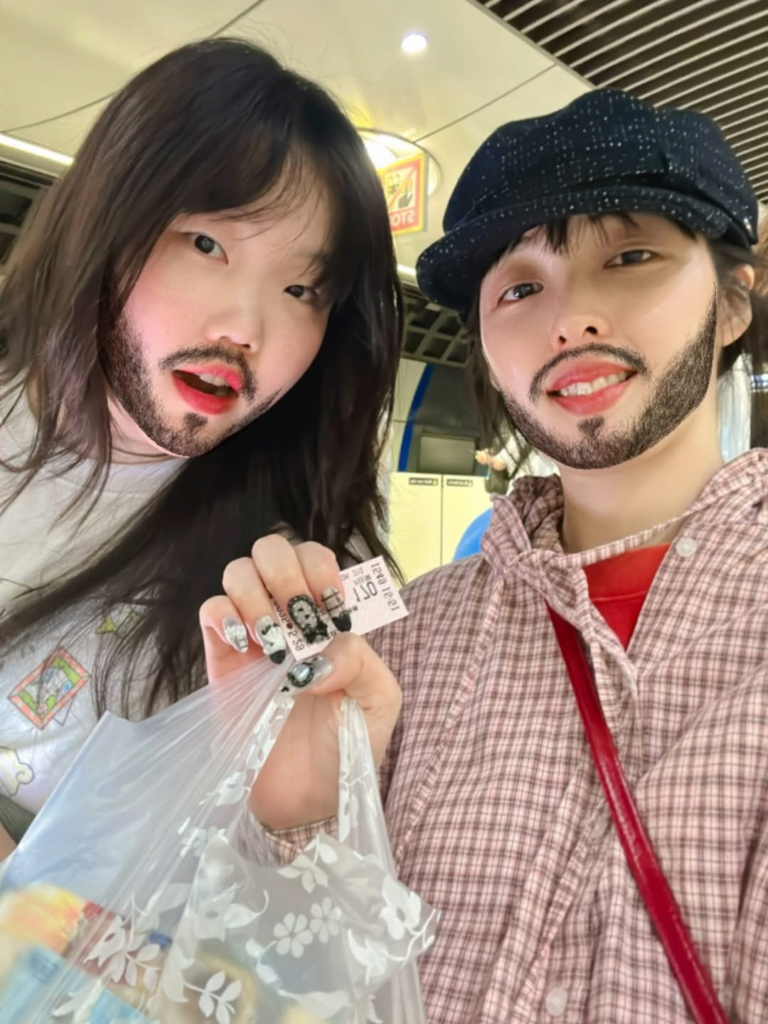 김보라, 이혼 후 달라진 얼굴…일본서 과감한 보정[SCin스타]