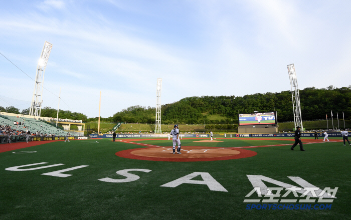 한화는 청주 안가는데, 롯데는? "혹서기 불가+사실상 원정" 울산행 꼭 …