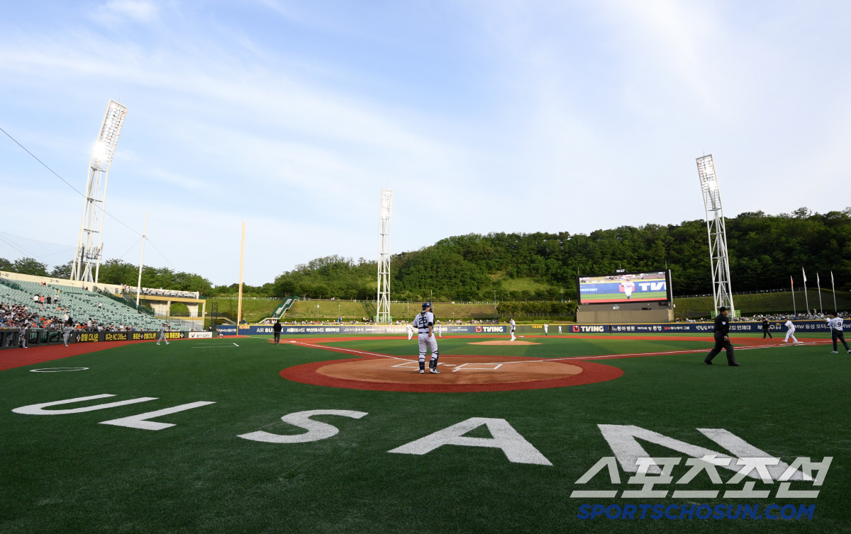 한화는 청주 안가는데, 롯데는? "혹서기 불가+사실상 원정" 울산행 꼭 …