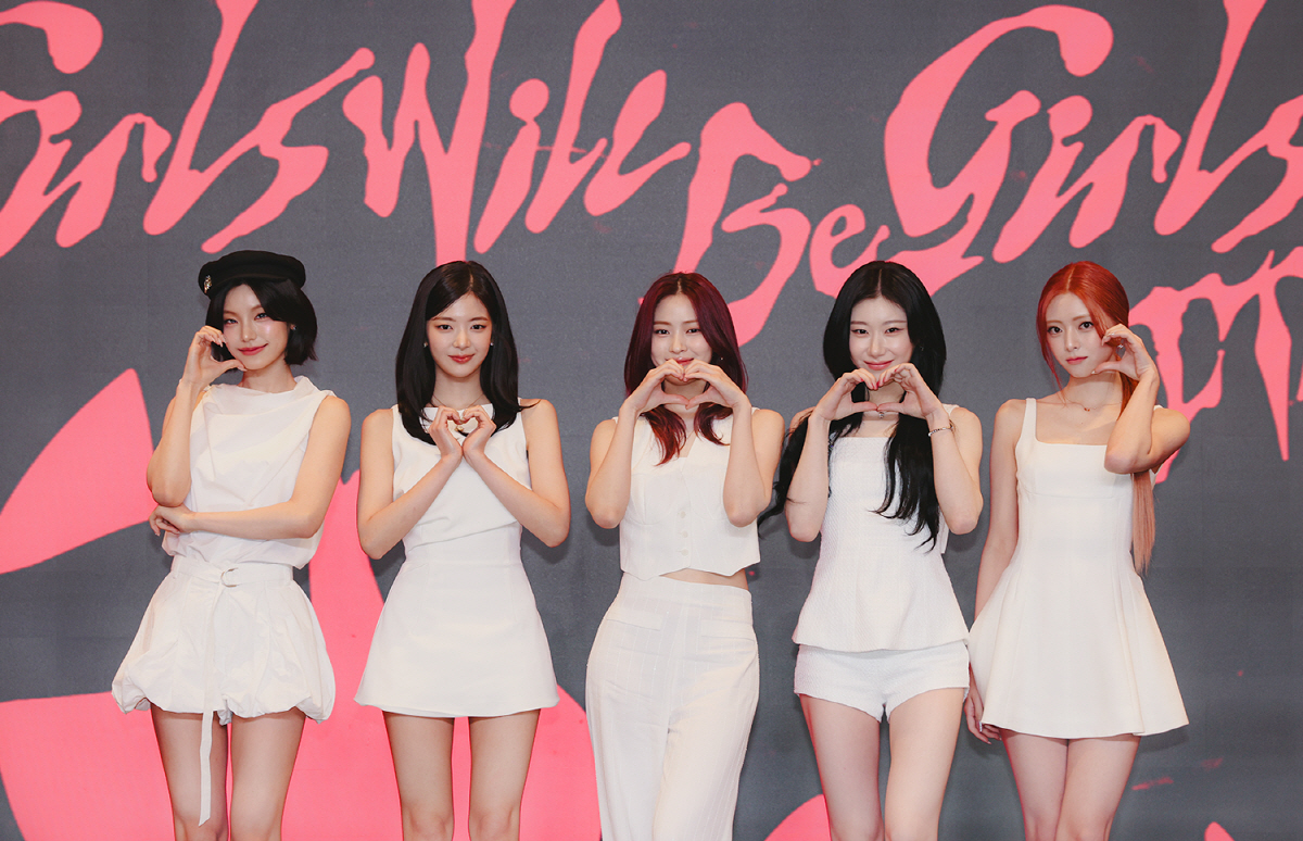 [SC현장] "JYP 재계약 논의중"…있지, 카리스마 연대로 다시 찾은 …