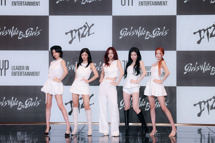 [SC현장] "JYP 재계약 논의중"…있지, 카리스마 연대로 다시 찾은 …