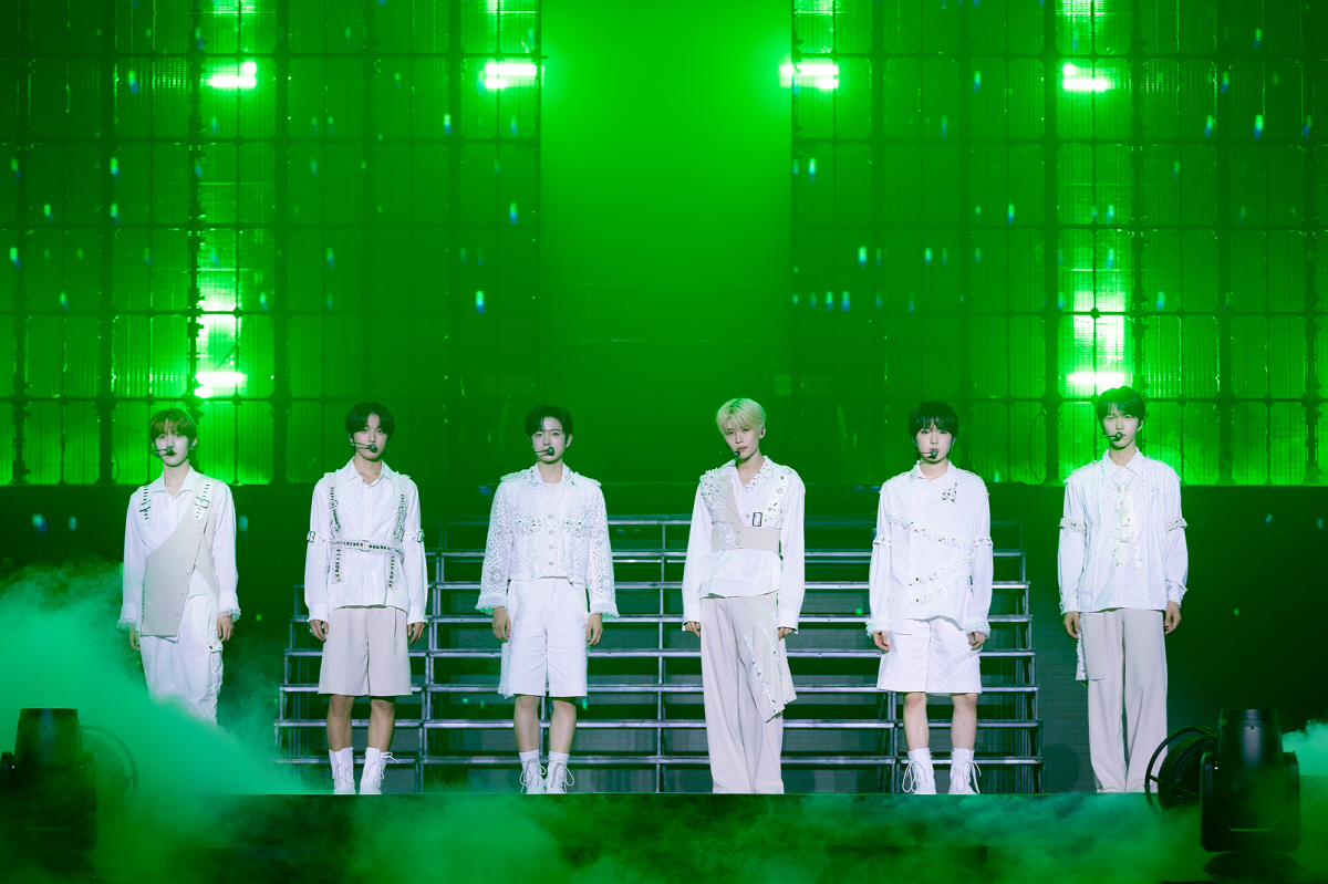 NCT 위시, 亞 14개 도시 달린 '로그인' 투어…방콕서 뜨겁게 '로그…