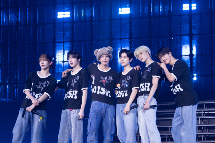 NCT 위시, 亞 14개 도시 달린 '로그인' 투어…방콕서 뜨겁게 '로그…