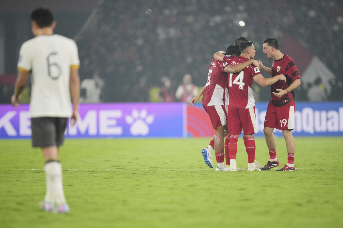 '월드컵 탈락' 중국 역대급 굴욕, FIFA 랭킹 도입 후 최악 사태..…