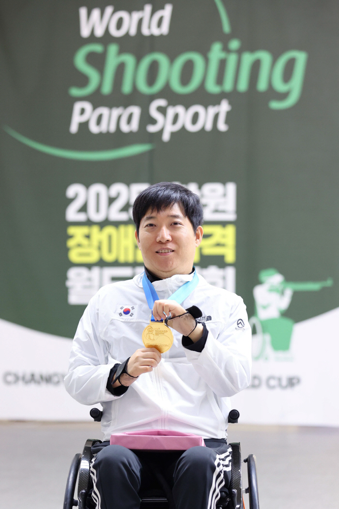 [현장에서]'사격 코리아!' 박진호→이철재, 창원에서 울려퍼진 애국가…이…