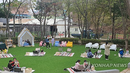 울주군, 책나눔 도서 기증데이…이순걸 군수 1호 기증