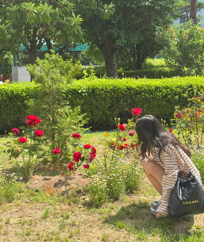 여성암에 피부색 변하고 노화까지…'박성광♥'이솔이, 명품백 메고 '일상 …