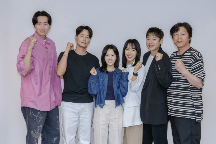 [공식] 박보영-김성철-이현욱 캐스팅 확정한 디즈니+ ‘골드랜드’…욕망의…