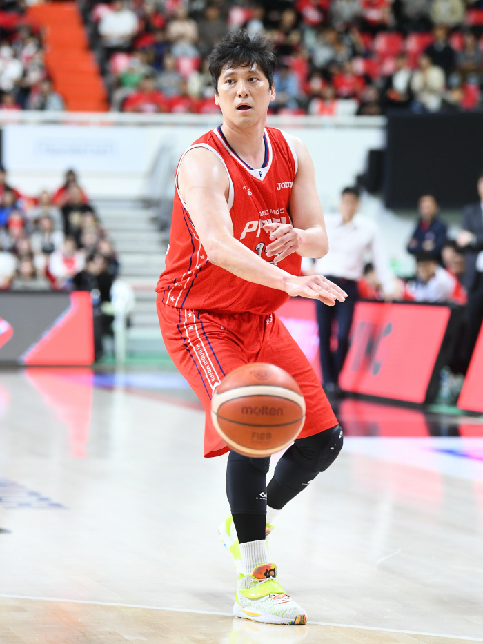 KBL '막 내린' FA 시장, 허훈→김선형 핵심 포인트 가드 릴레이 이…