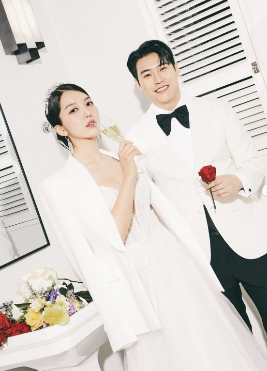 '6월 결혼' AOA 찬미, 아름다운 '맨발' 웨딩 화보…♥훈남 예비신랑…